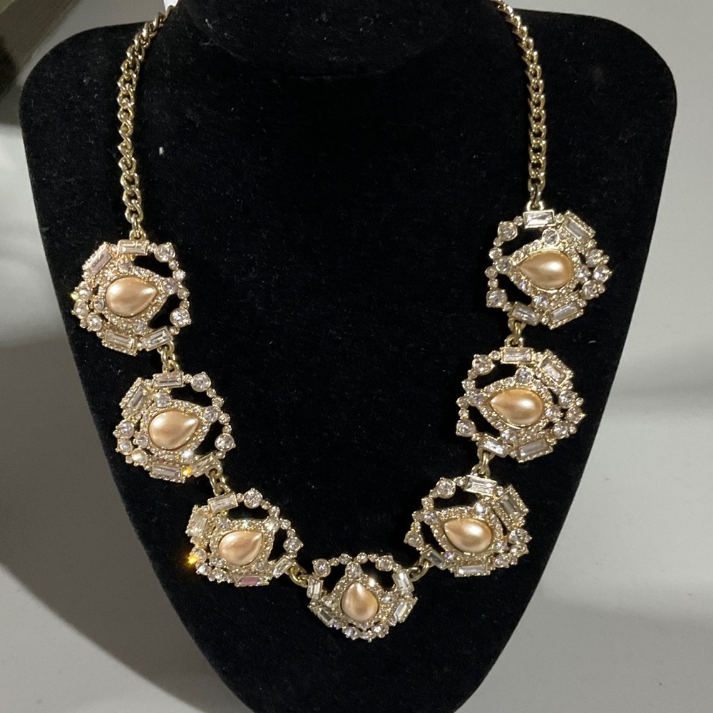 Beautiful Ann Taylor Gold and Cream Statement Necklace